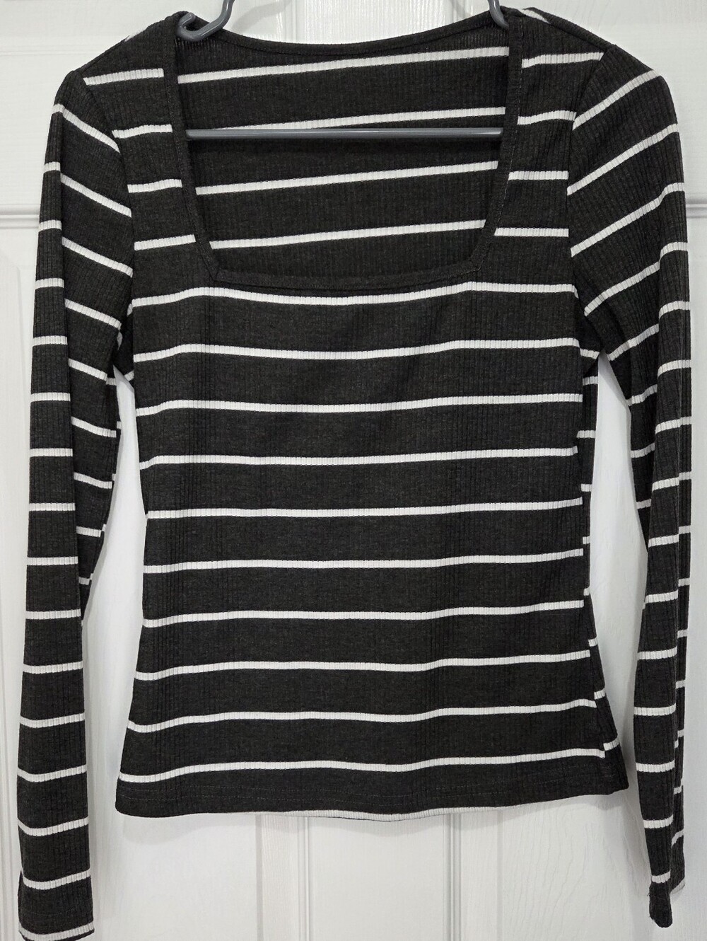 Women Gray & White Striped Long-Sleeve Square Neck Ribbed Knit Top Size Medium